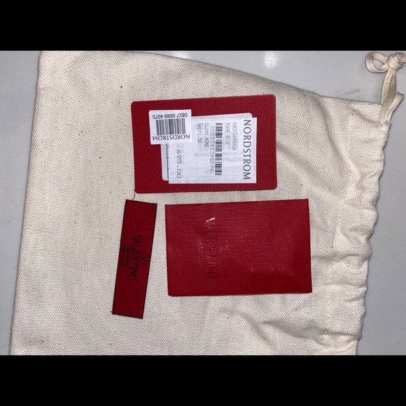 Valentino Garavani Rockstud Zipper Wallet - Picture 13 of 13